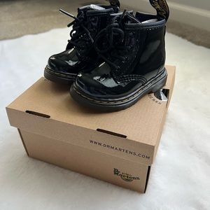 Infant Doc Martens SIZE 4. Never walked in, soles are clean.